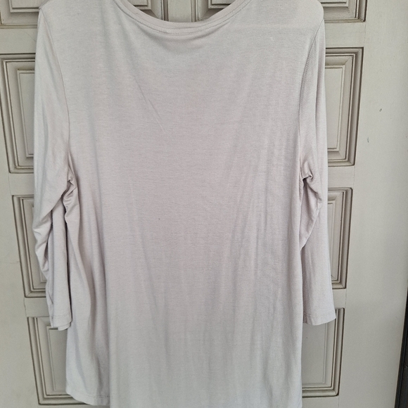 JM Collection Flowy Long Sleeve Tee SzM Cream Hip Length Round Neck Soft Knit - Picture 6 of 6